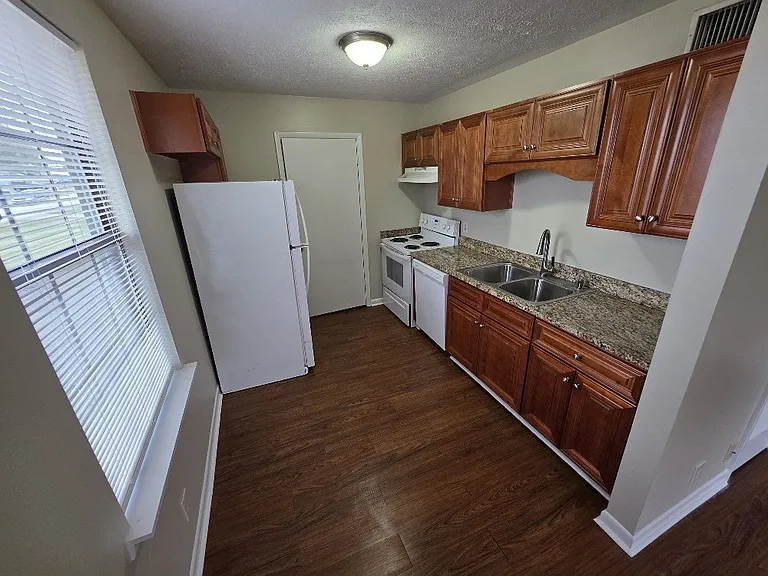 1107 Westchester Dr #D — Photo 7