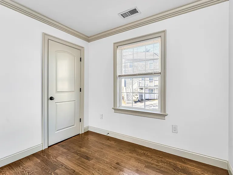 2591 Washington St — Photo 15