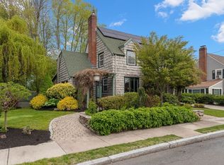 8 Sunset Rd, Salem, MA 01970