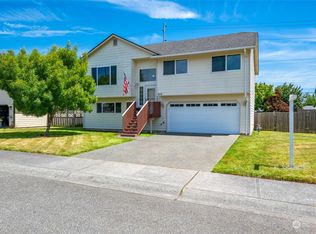 910 SW Orcas St, Oak Harbor, WA