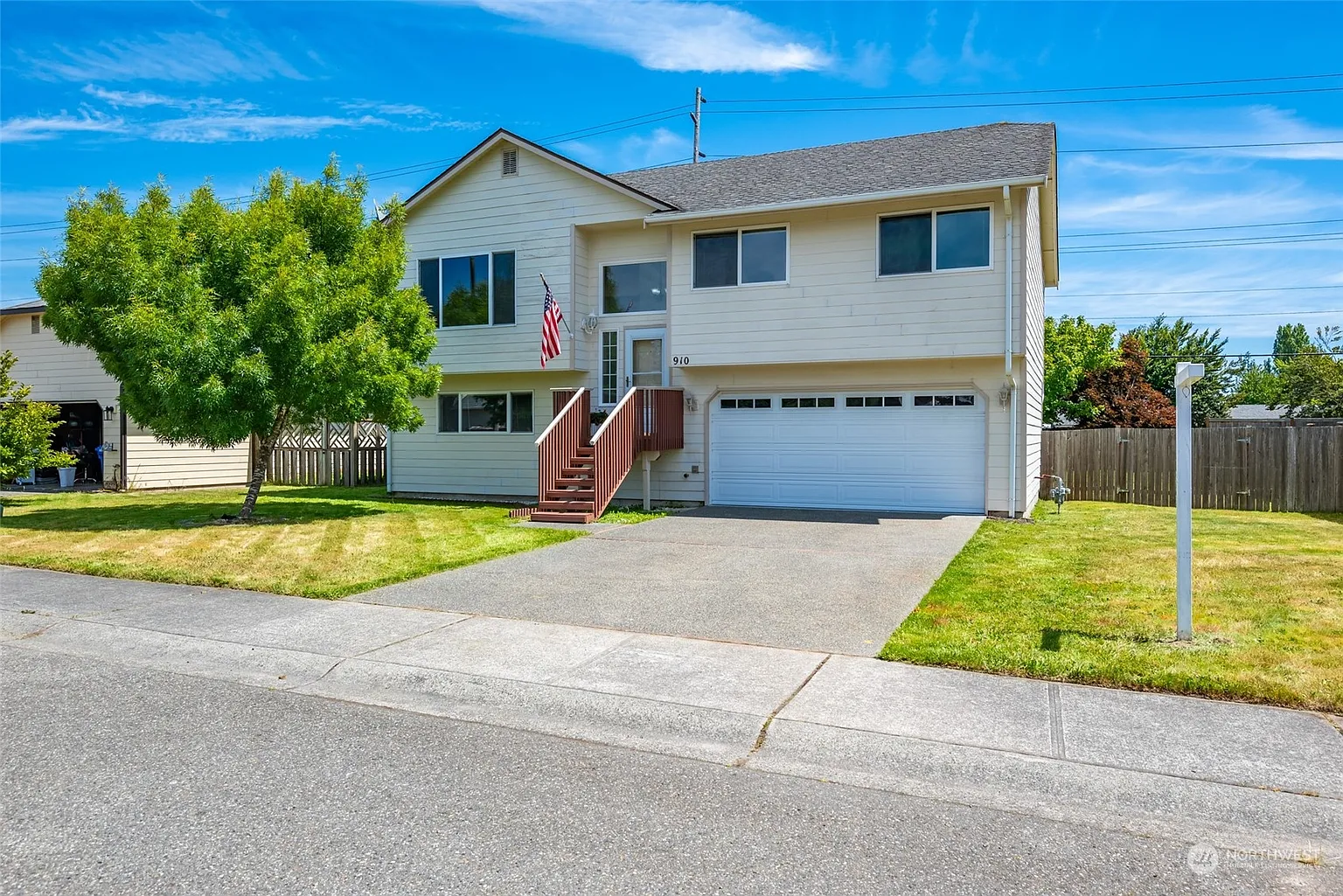 910 SW Orcas Street photo 1