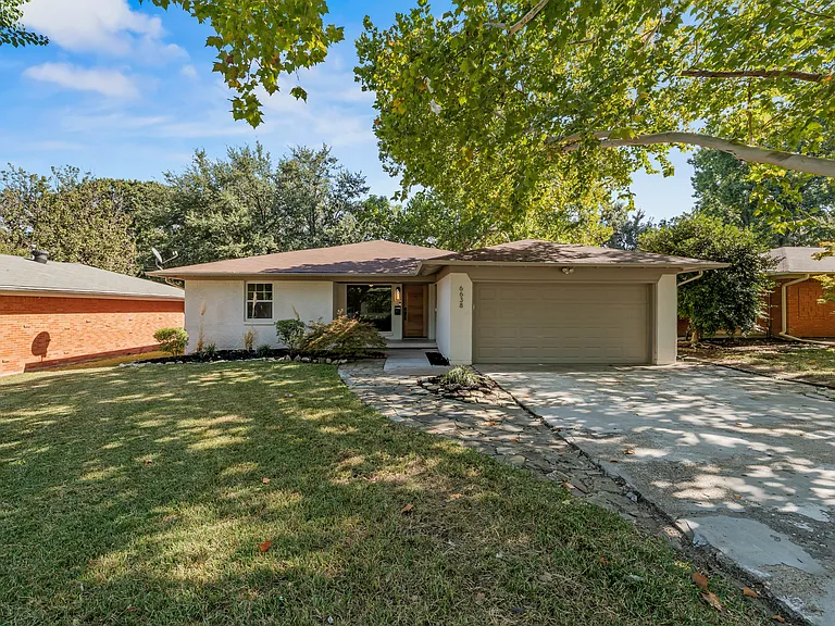 6638 Aintree Cir — Photo 1
