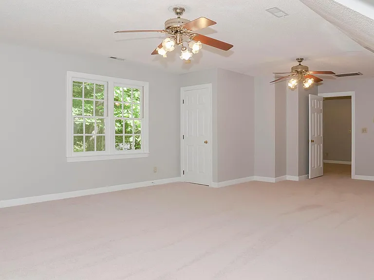 104 Lively Ct E — Photo 8