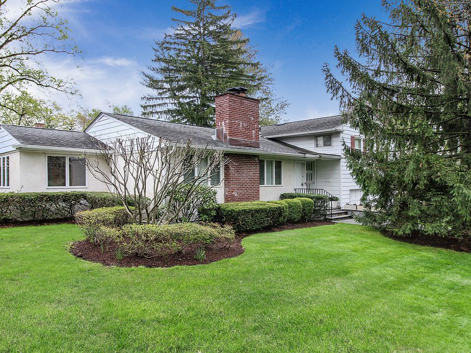 1st image of 14 Meadow Way