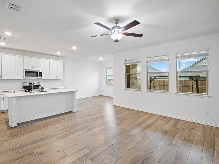 5948 Priory Dr — Photo 6