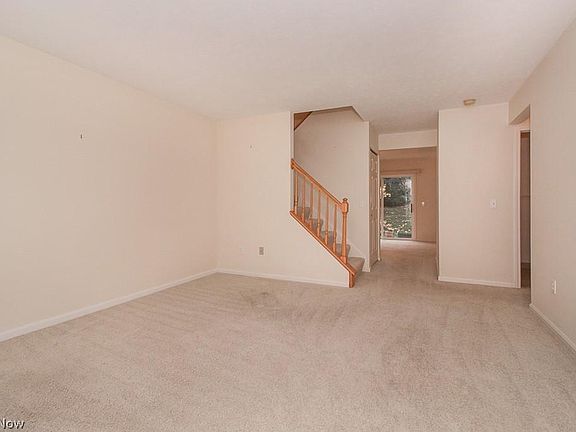 4th image of 621 Windsor Ln