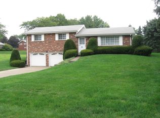 152 Crandon Cir, Beaver, PA 15009