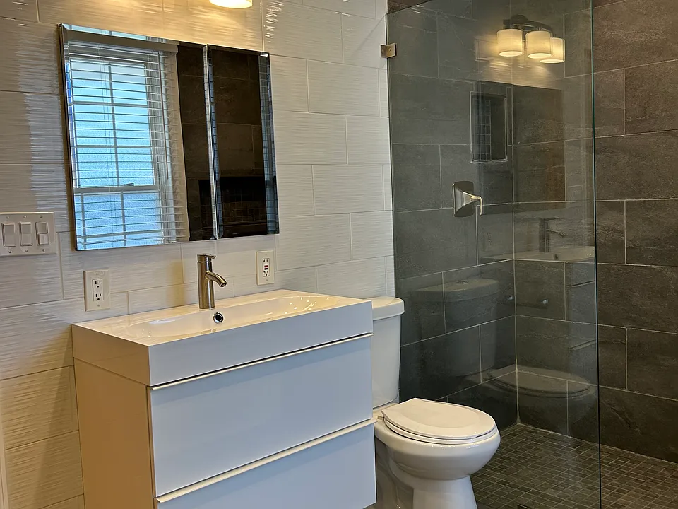 Curbless shower, eliminates the traditional raised curb. Creating a seamless transition between the shower and the bathroom floor. This design offers improved acessibility and modern aesthetic.