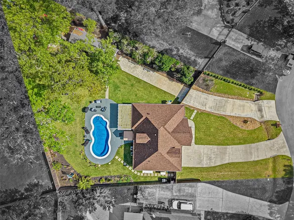 910 Apollo St, New Caney, TX 77357