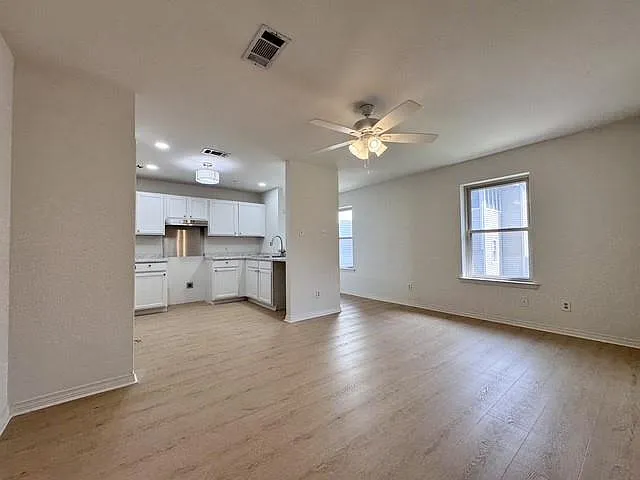 3 bed, 2.5 bath, 1400 sqft, $4,500 — Photo 4