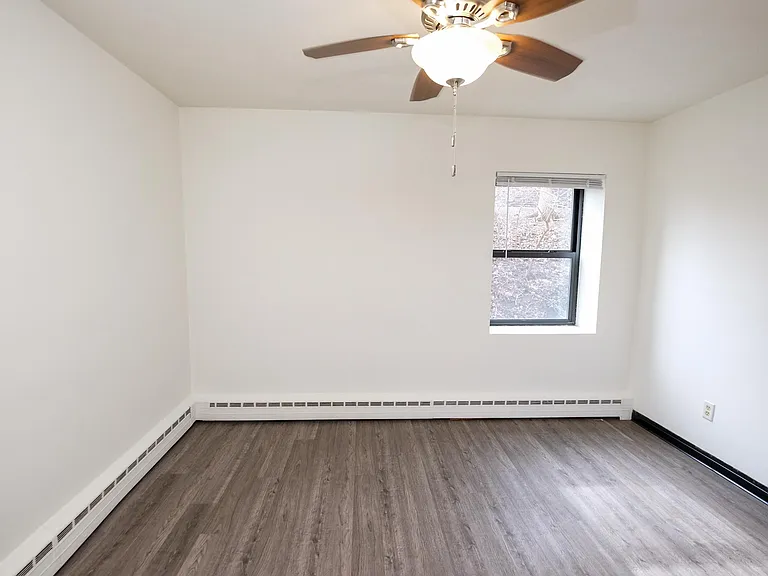 Laurel Terrace — Photo 16