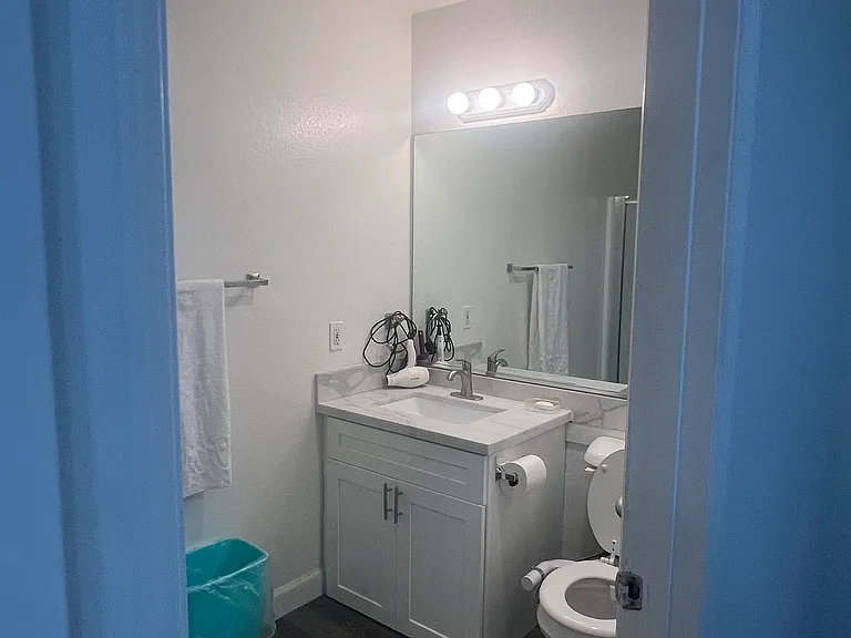 4717 Ben Ave Apartments — Photo 21