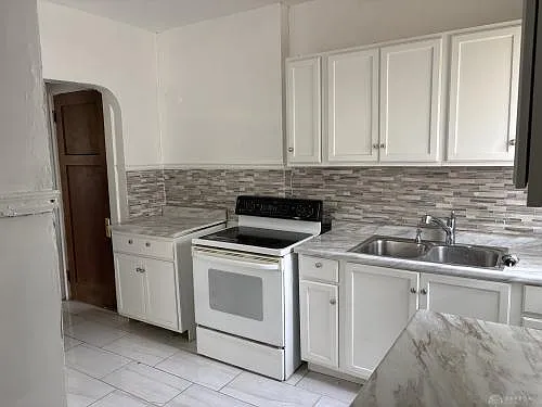 2232 Salem Ave — Photo 7