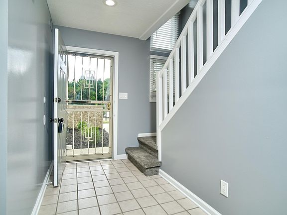 3rd image of 9746 Lakeshore Dr E