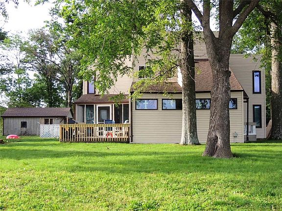 2nd image of 1209 Hickory Dr