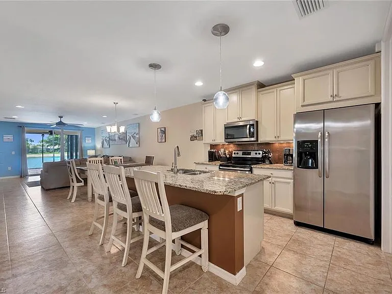 14940 Edgewater Cir — Photo 5