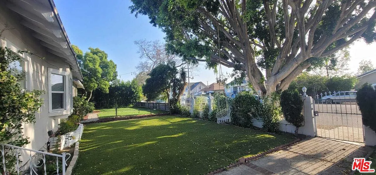 3 bed, 3.0 bath, 2441 sqft, $4,250 — Photo 1