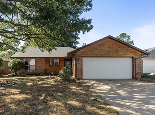 3827 Skyward Cir, Yukon, OK 73099