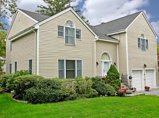 11 Old Ln, Scarsdale, NY 10583