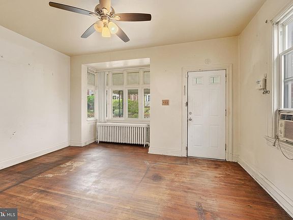 5th image of 726 Somerset Pl NW