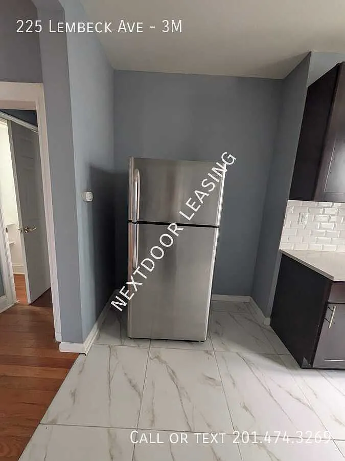 225 Lembeck Ave — Photo 2