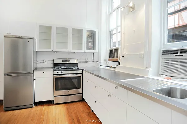 Rented by Town Residential | media 9