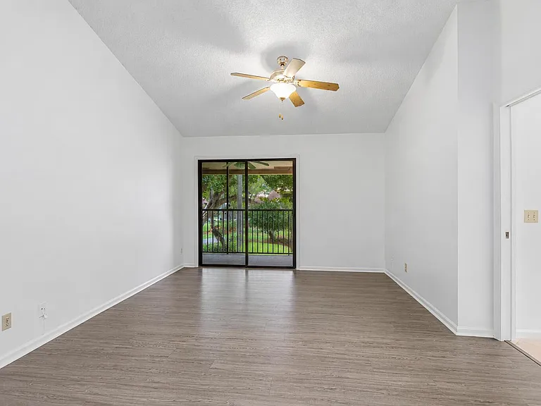5530 Coach House Cir — Photo 22