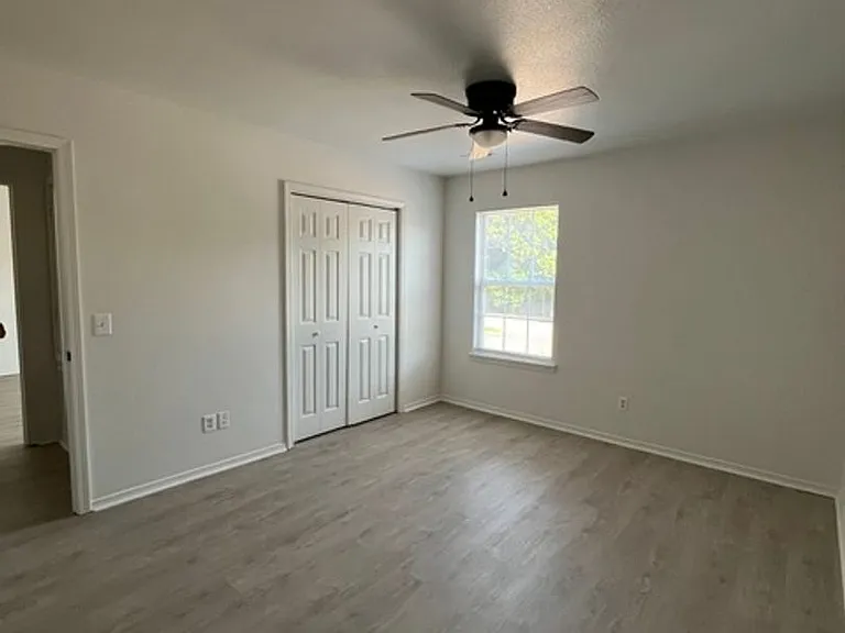 Willow Park Apartments — Photo 13