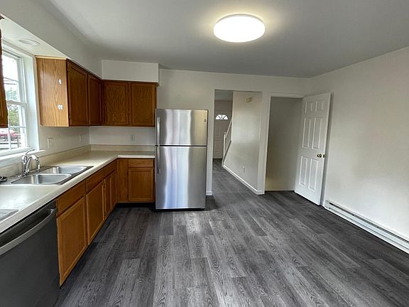 3rd image of 13009 Pennsylvania Ave APT A