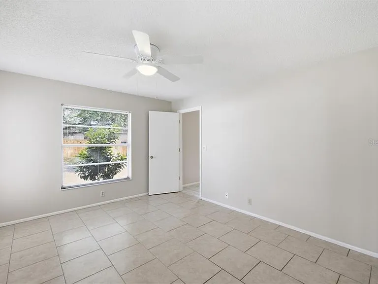 1901 Castle Bay Ct — Photo 18