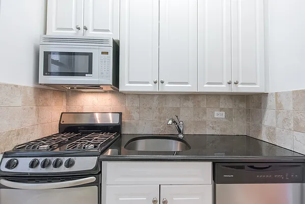 Rented by Thor Equities | media 18