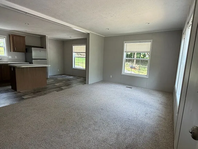 4918 Greenwood Ln — Photo 3