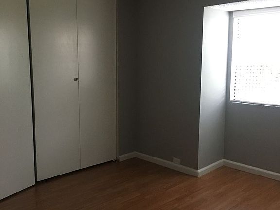5th image of 616 25th St APT 05