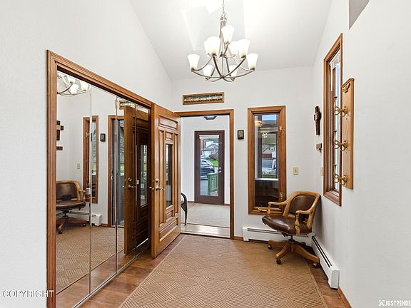 5th image of 2440 Scarborough Dr