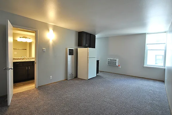 1040 E. Knapp St. — Photo 18