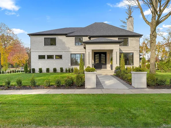 2211 Golfview Dr, Dearborn, MI 48128