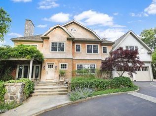 27 Cognewaugh Rd, Cos Cob, CT 06807