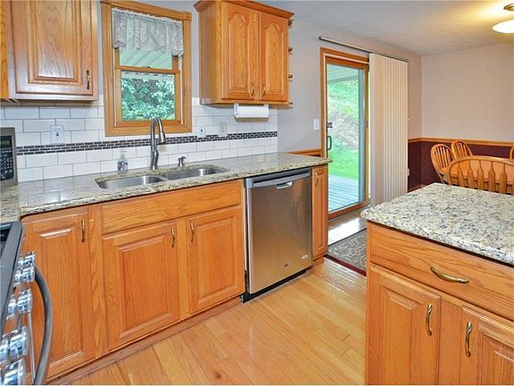 3rd image of 2079 Robin Hood Dr