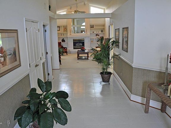 4th image of 929 Chinaberry Ct