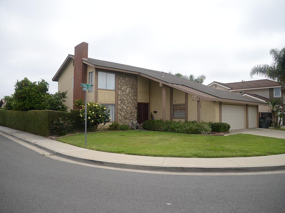 Front of house - across the street from Vista View School
