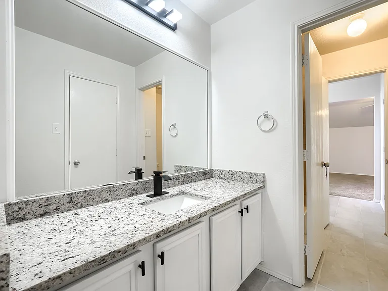 3121 Grant St — Photo 32