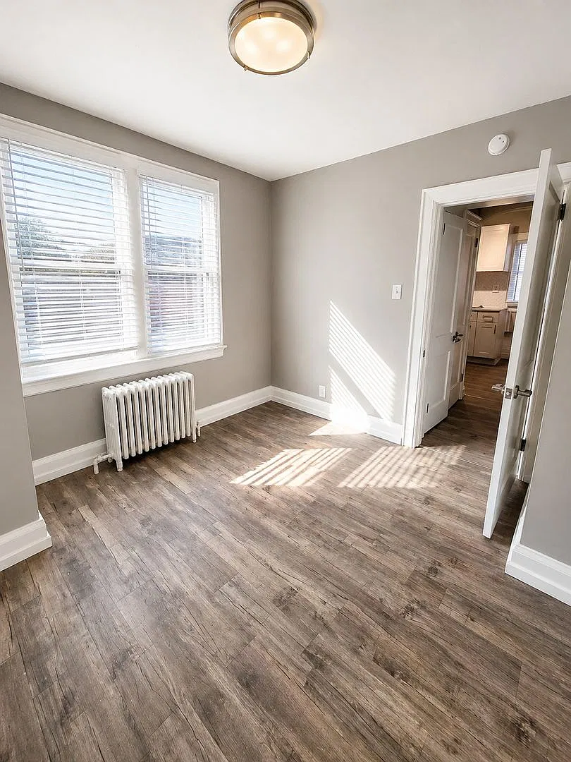 Spacious Apartments in Dormont * Pet Friendly * Walk to W. Liberty Ave Shops * Available Now — Photo 4