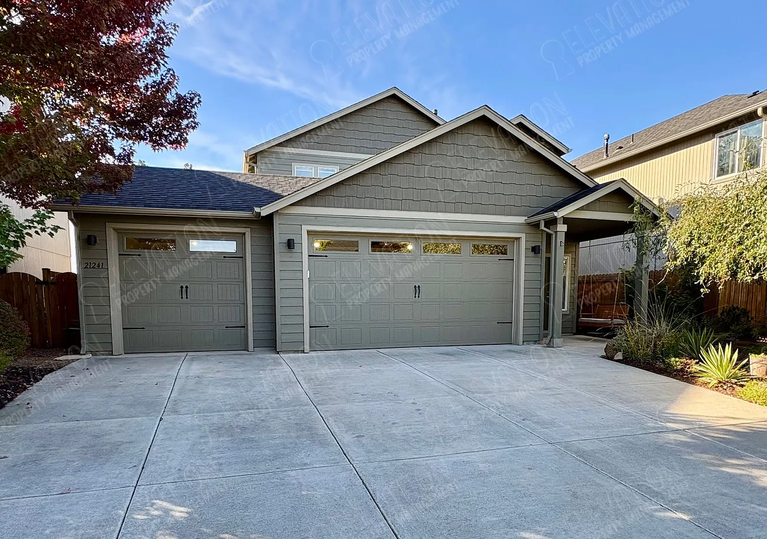 Spacious 3-Bedroom Home with Canal Access & Mountain Views — Photo 1