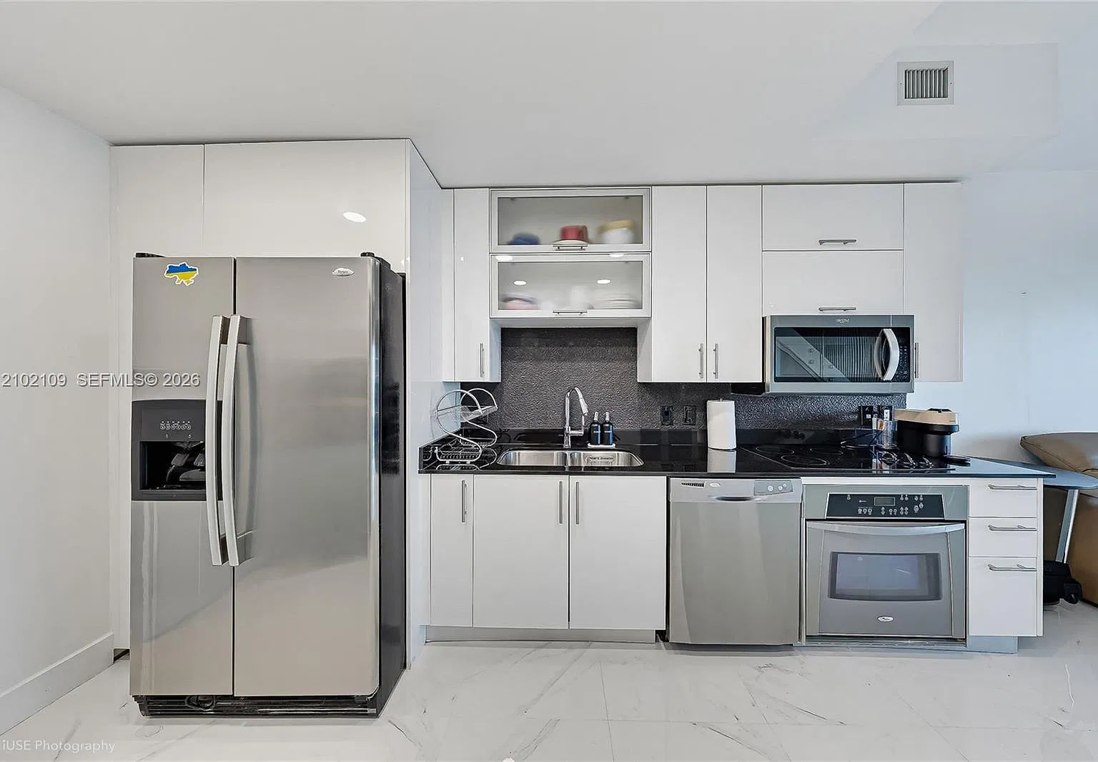 Infinity At Brickell Cond — Photo 2