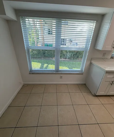 NW 38th Dr — Photo 3