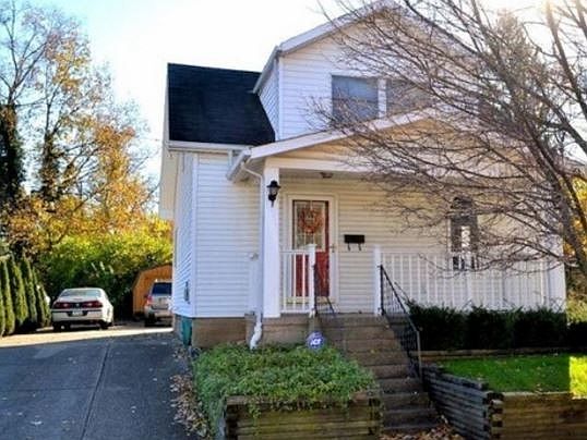 3rd image of 619 McLaren Ave