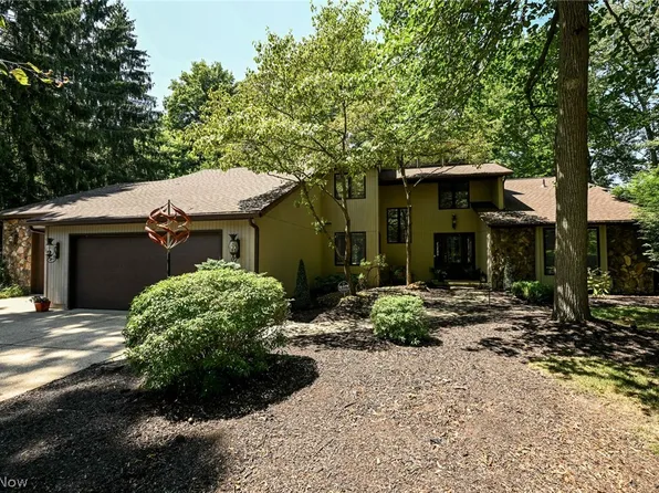 11197 Arrowhead Dr, Grafton, OH 44044