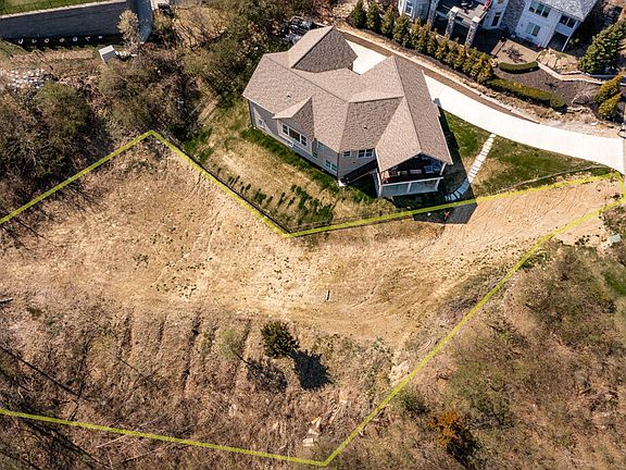 2nd image of 530 Scenic Dr