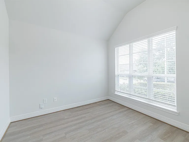 33118 School Hill Rd — Photo 5
