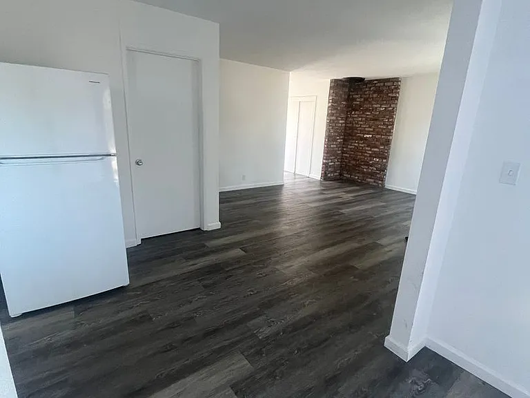 347 Jeffrey Dr — Photo 8